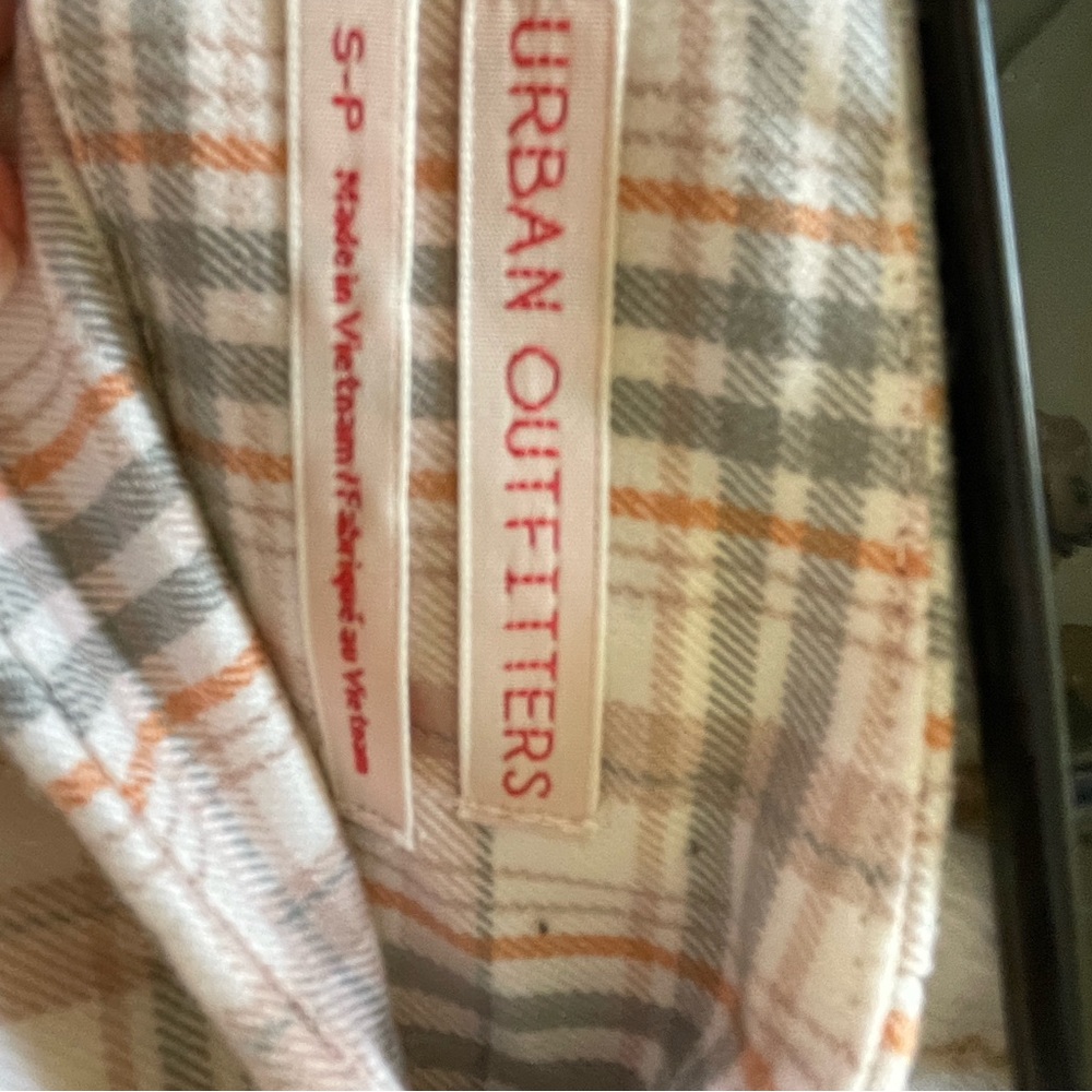 Urban Outfitters plaid mini skirt with pockets! - Picture 2 of 6